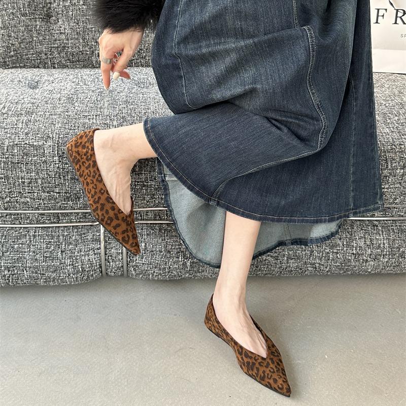 Retro Flat Heel Pointed Head Shallow Mouth Single Shoes Women's Shoes Suede Temperament One Pedal V Mouth Soft Sole Inner Height Increase Flat Shoes