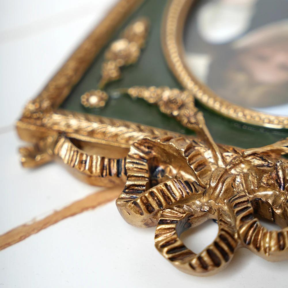 Decorative Vintage 4x6 Picture Frame Golden Carved Photo Frame Home Decor Old Fashioned Photo Frame for Table Or Wall Display