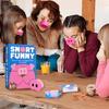 Le Oinkcredible You Laugh You Lose Jeu de Société Jeux Familiaux Pour Enfants Grognement Drôle 150 Cartes Défi, 5 Nez de Cochon & Jetons Boue