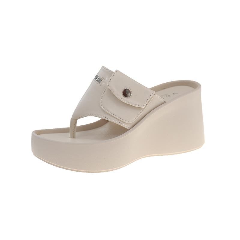 Spice girl wedge heel pocket flip-flops women's 2025 new summer thick-bottomed muffin outer wear toe heightening cool slippers