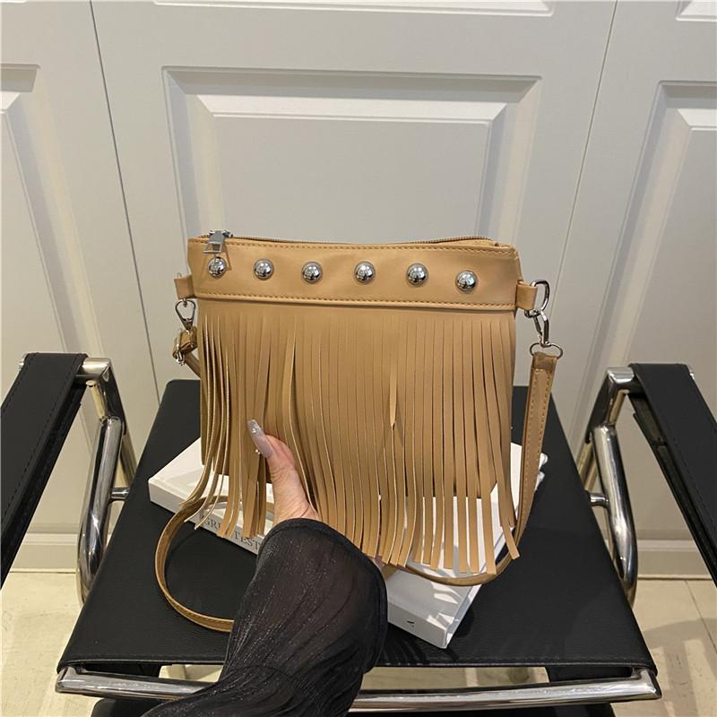 European and American Personality Trendy Fringed Bag Fashionable Large Capacity Shoulder Messenger Bag 2025 Popular New Versatile Bucket Women's Bag