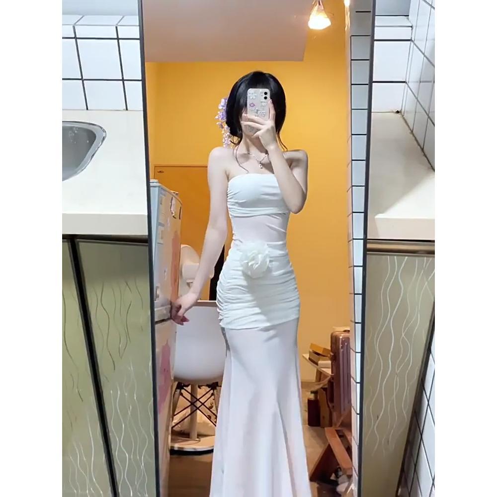 Wind Temperament Bandeau Backless Beach Resort Dress Is Pure and Beautiful, Unique White Pinched Waist Skirt
