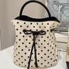 Einfache Handtasche in Eimerform, Geeignet für Mädchen mit einem jugendlichen Aussehen, Einzel-Schulter-Umhängetasche.
