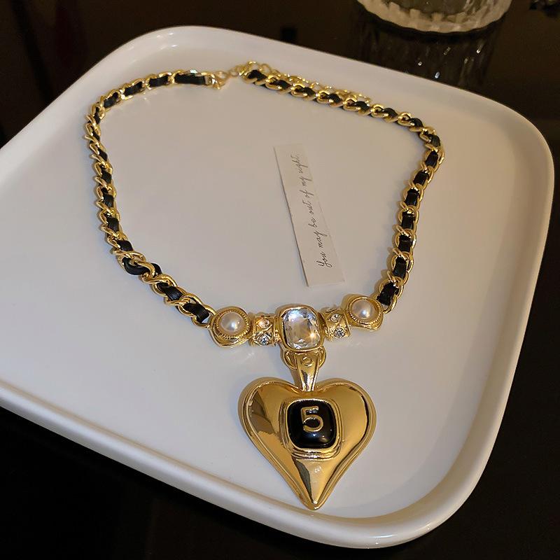 Leather Black Chain Necklace Fashion Personality Temperament Women Niche Sense Design Retro Necklaces Creative Jewelry Gifts