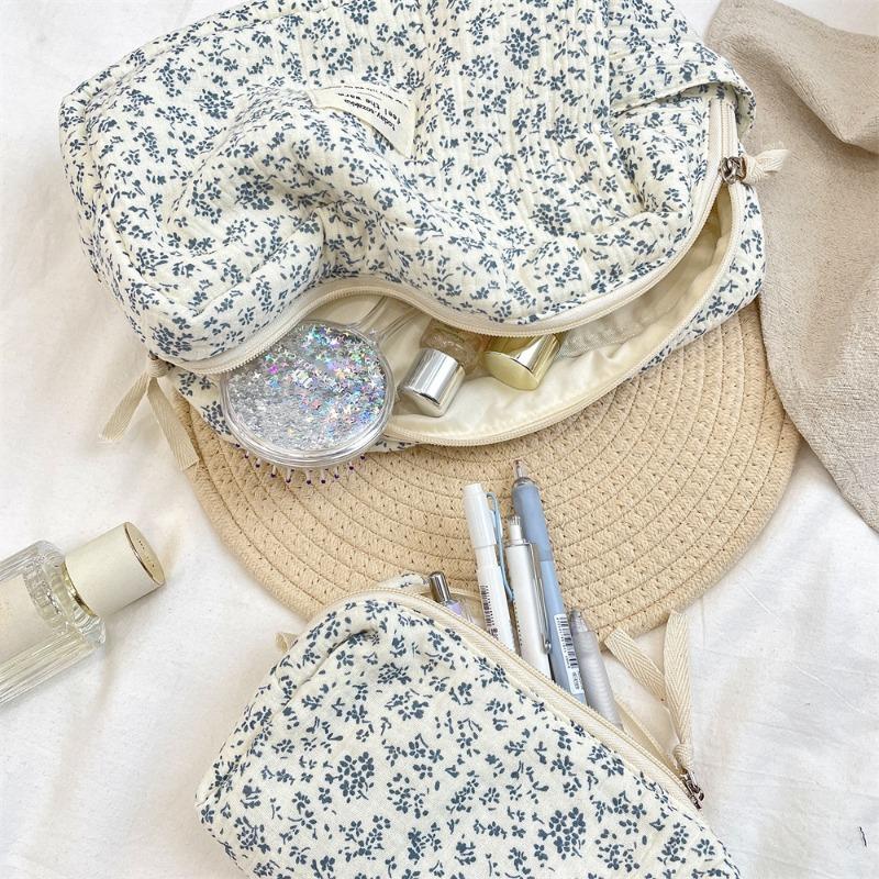 Large Capacity Blue Begonia Cosmetic Bag Travel Toiletry Organizer Makeup Pouch for Women Travel Essentials Storage Bags