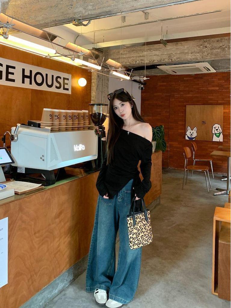 Chic Black One-Shoulder Women's Top - 2025 Autumn Design, Unique Style, Base Layer, Luxurious Feel