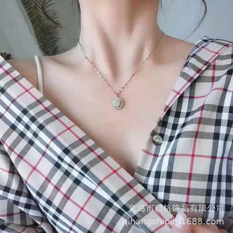

Zircon Necklace Female Rotation Simple Luxury Does Not Fade For Friends