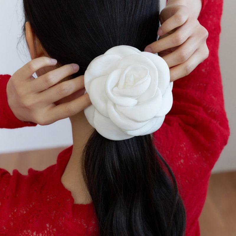 

FANTASTIC PLANET big camellia corsage (WHITE) WHITE