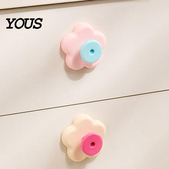 Door Hook Flower Shape Suction Cup Hook, No-Drill Plastic Cabinet Drill Handles, Rotatable Knob Adjustable Buckle for Kitchen Bathroom