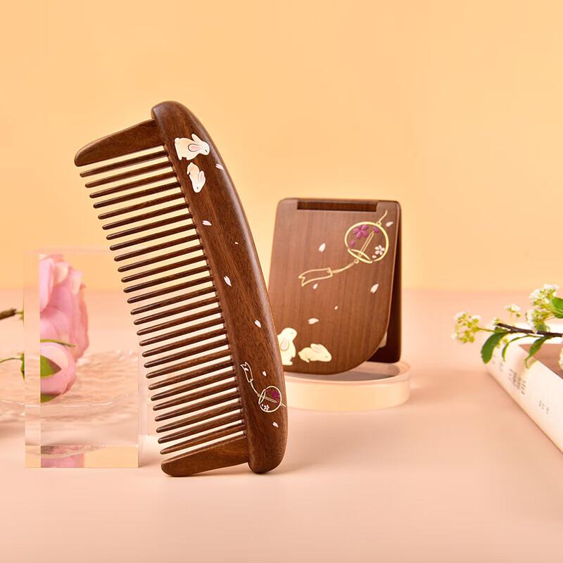 Tan Mujiang Wooden Comb & Mirror Gift Set