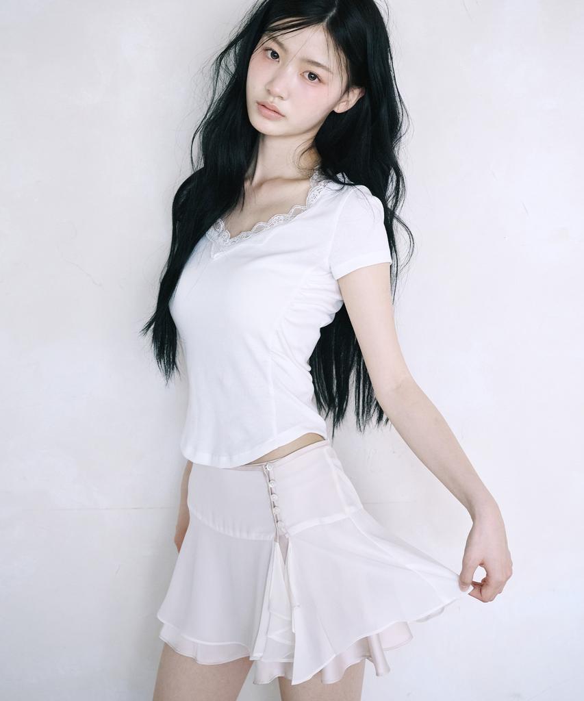 Leijeumiya Lily Halterneck Lace Top [White]