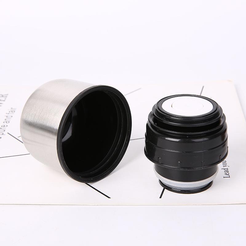 Dwuarurowy kubek sportowy na wodę ze stali nierdzewnej 304, izolowany próżniowo, z zakrętką typu bullet, personalizowany