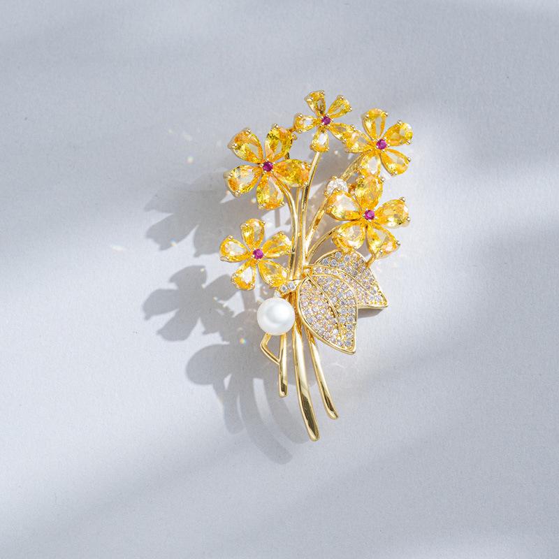 Bo Xin Yun Freshwater Pearl Golden Five-Petal Flower Brooch - Elegant Chinese Style Accessory for Qipao Jackets