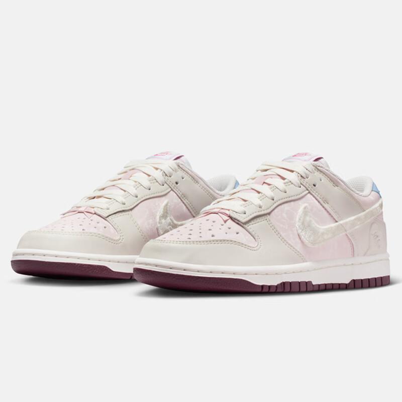 Nike Women`s Casual Skate Shoes DUNK