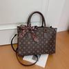 Single-shoulder Crossbody Small Square Bag with Floral Letters Retro Business Bag