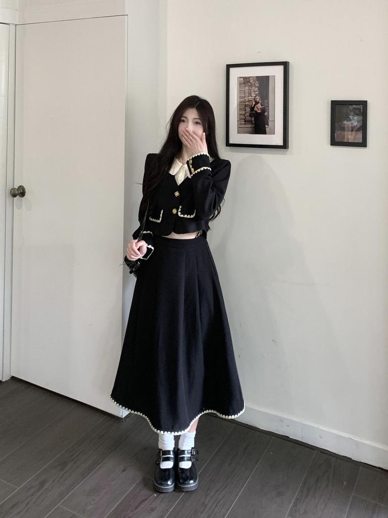 Spring and Autumn Xiaoxiangfeng temperament retro French Hepburn style splicing top + skirt two-piece suit for women