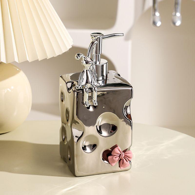 600ml European Style Bow Lotion Bottle Rabbit Storage Container Household Shampoo Shower Gel Divided Bottle Bathroom Accessories