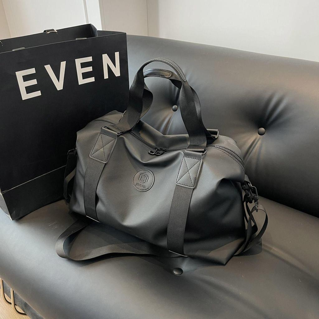 High-Capacity Business Travel Shoulder Bag - Convenient Overnight Handbag