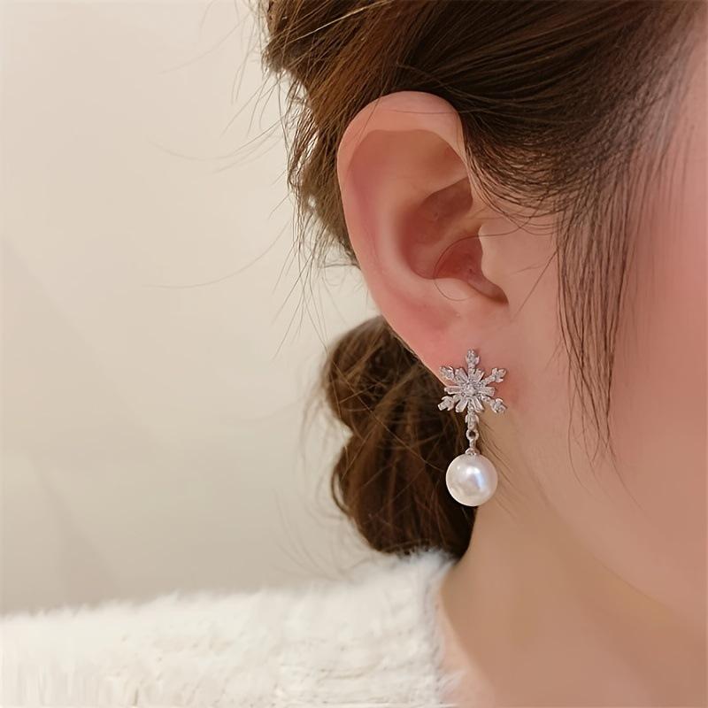 Zircon Snowflake Pearl Earrings: Elegant, Delicate Design with a Luxurious Touch