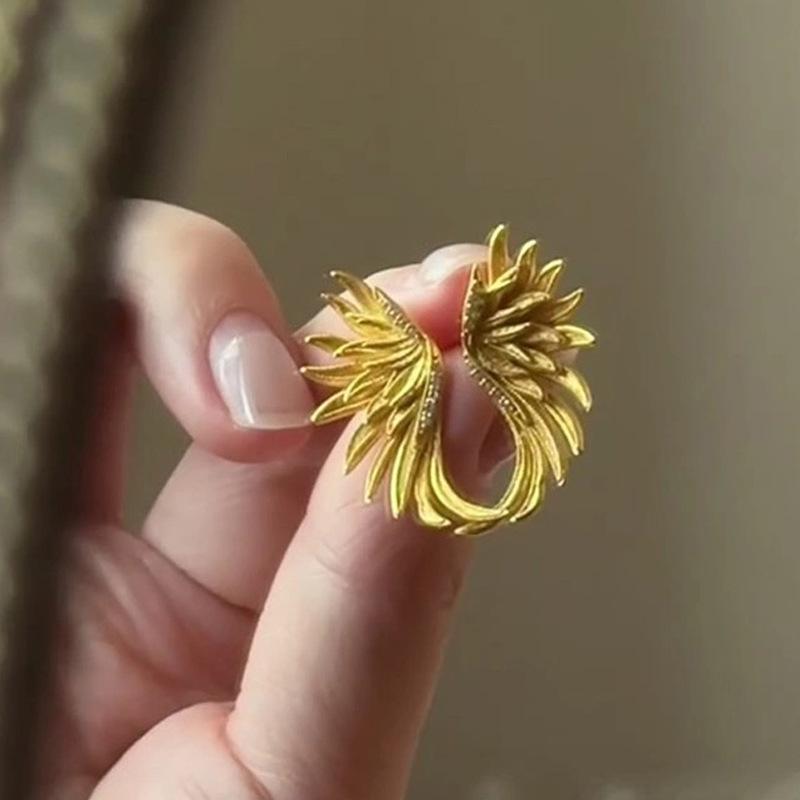 Creative Wings Feathers Stud Earrings for Women Vintage Fashion Irregular Metal Earrings Banquet Jewelry Accessories Gifts