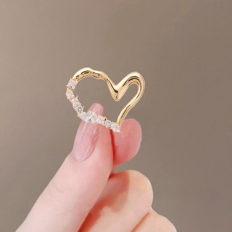 Elegant Pearl Brooch - High-End Minimalist Clothing Accessory