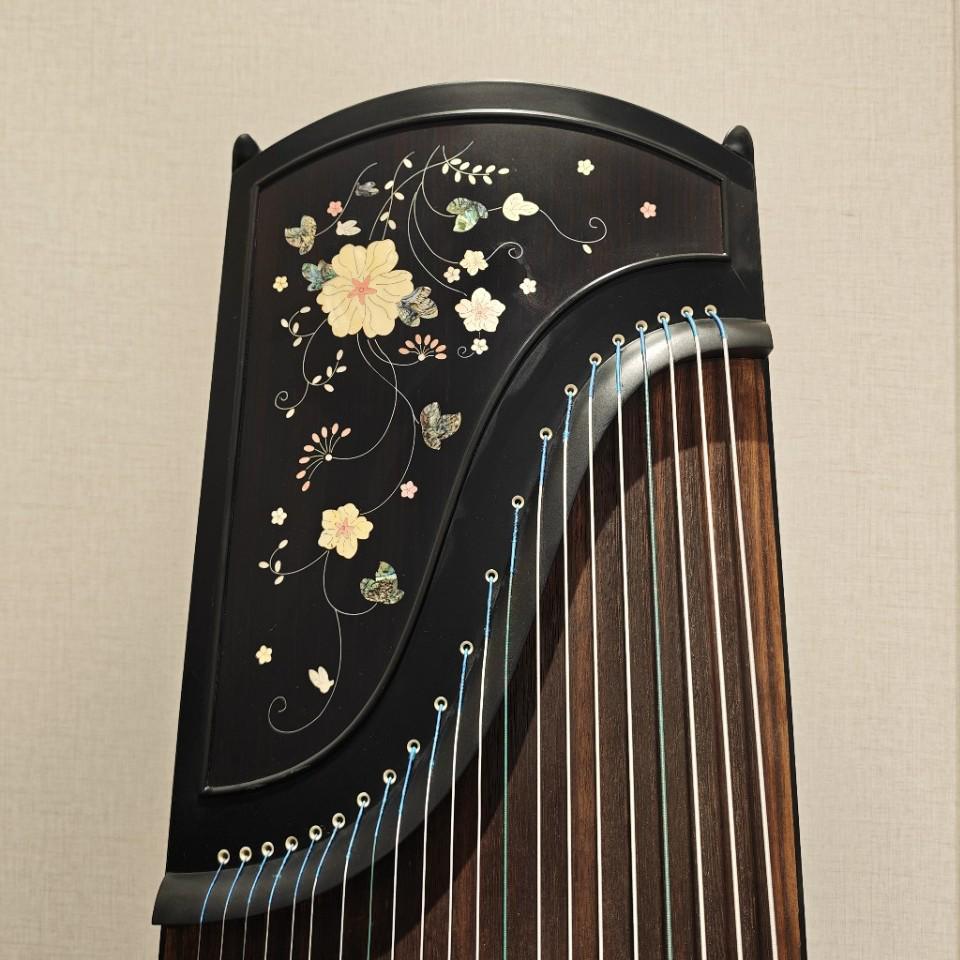Lanyin Guzheng 1.63m: Beginner's Floral Pattern, Pre-Tuned, Exam Performance Ready