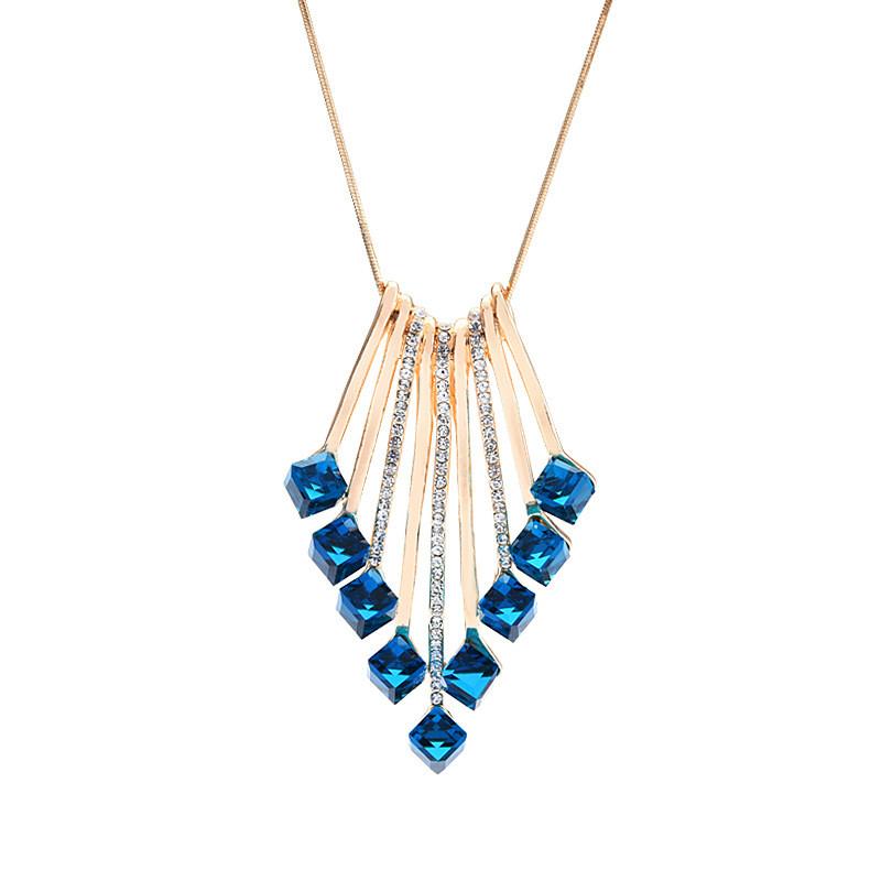 Crystal Luxurious Geometric Pendant Necklace Perfect For Gifts And Special Occasions