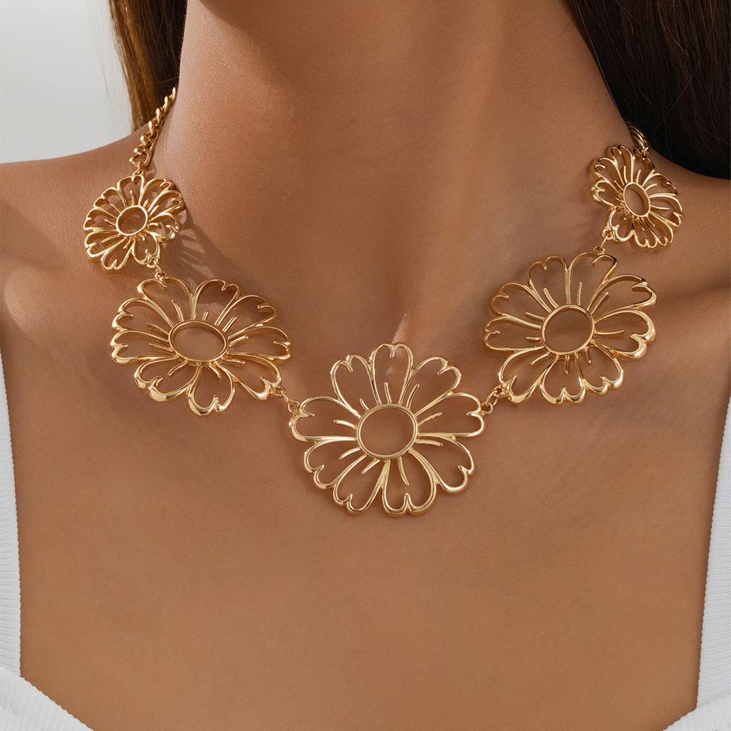 Flower Splicing Necklace Atmospheric Exaggerated Wind Banquet Delivery Gifts for Friends' Birthdays