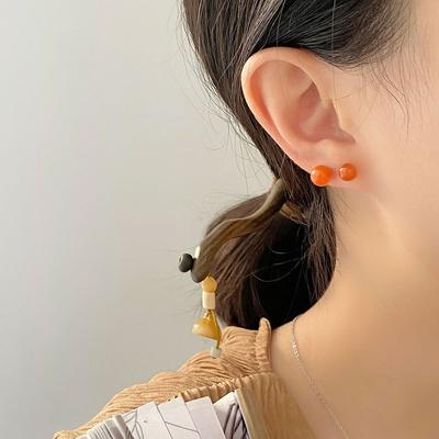 Südliche Rote Runde Perlenohrringe Sind Elegant und Elegant  Kleine  Kirschrote Ohrringe Sind Schlicht und Alltagstauglich