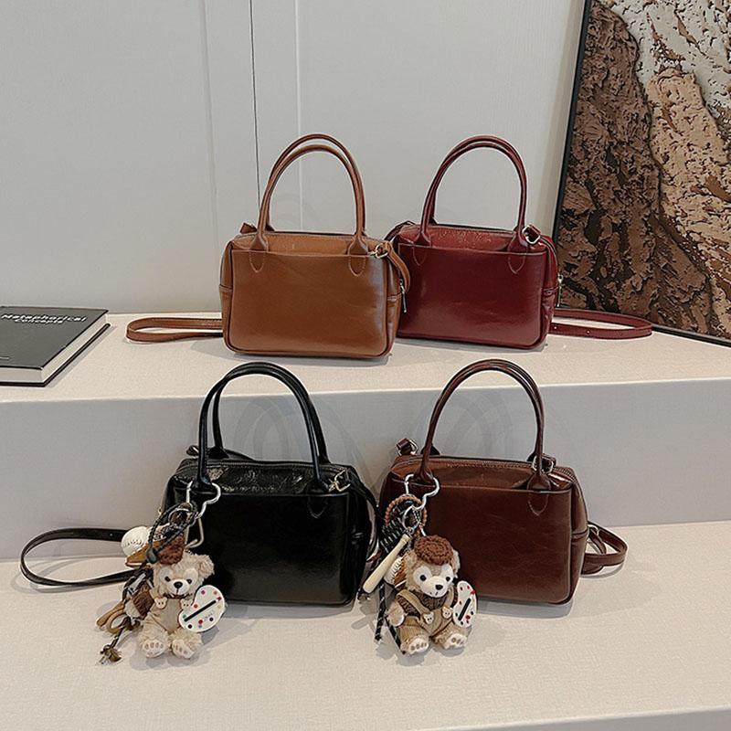 Women's Red Handbags Retro Simple Commuter Small Square Bag New Fashionable Versatile Solid Color Shoulder Crossbody Bags