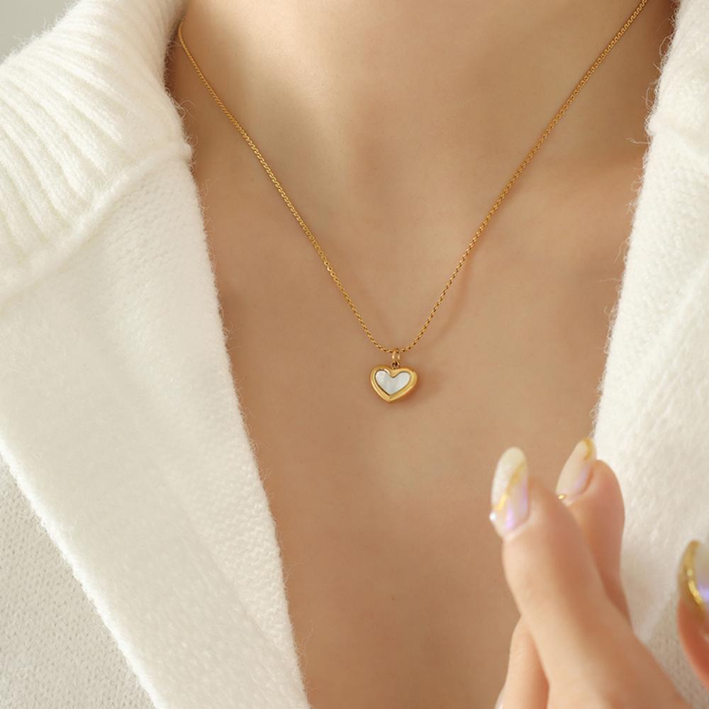 Stainless Steel Black Sweet Love Heart Pendant Necklace For Women Fashion Gold Color Clavicle Chain High Quality Jewelry Gifts