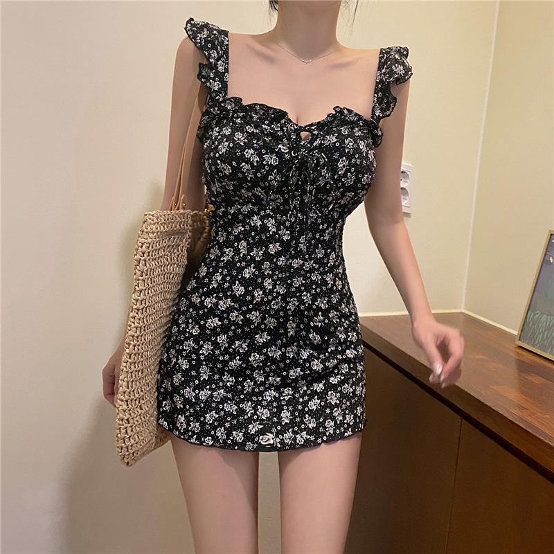 

Korean small floral students are fresh and conservative, with small breasts covering their bellies, one-piece and thin hot spring vacation swimwear M цветочные печати