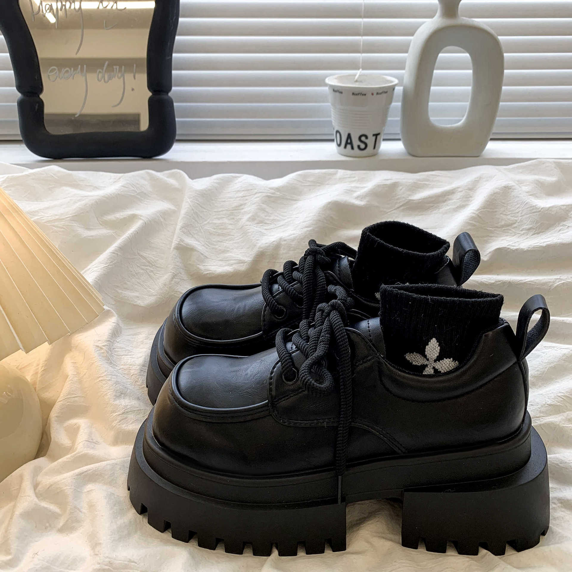 

Коричневые туфли на шнуровке из кожи для женщин, весна 2025, новые универсальные туфли в стиле ретро в британском стиле на платформе и толстом каблуке с юбкой, одинарные туфли для женщин 40 чёрный