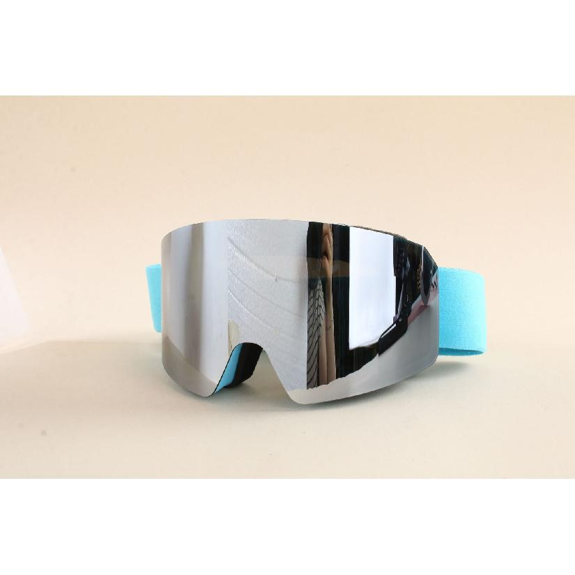 Double-layer anti-fog ski goggles, essential for skiing, offering wind and sand protection, UV protection, and snow blindness prevention, suitable