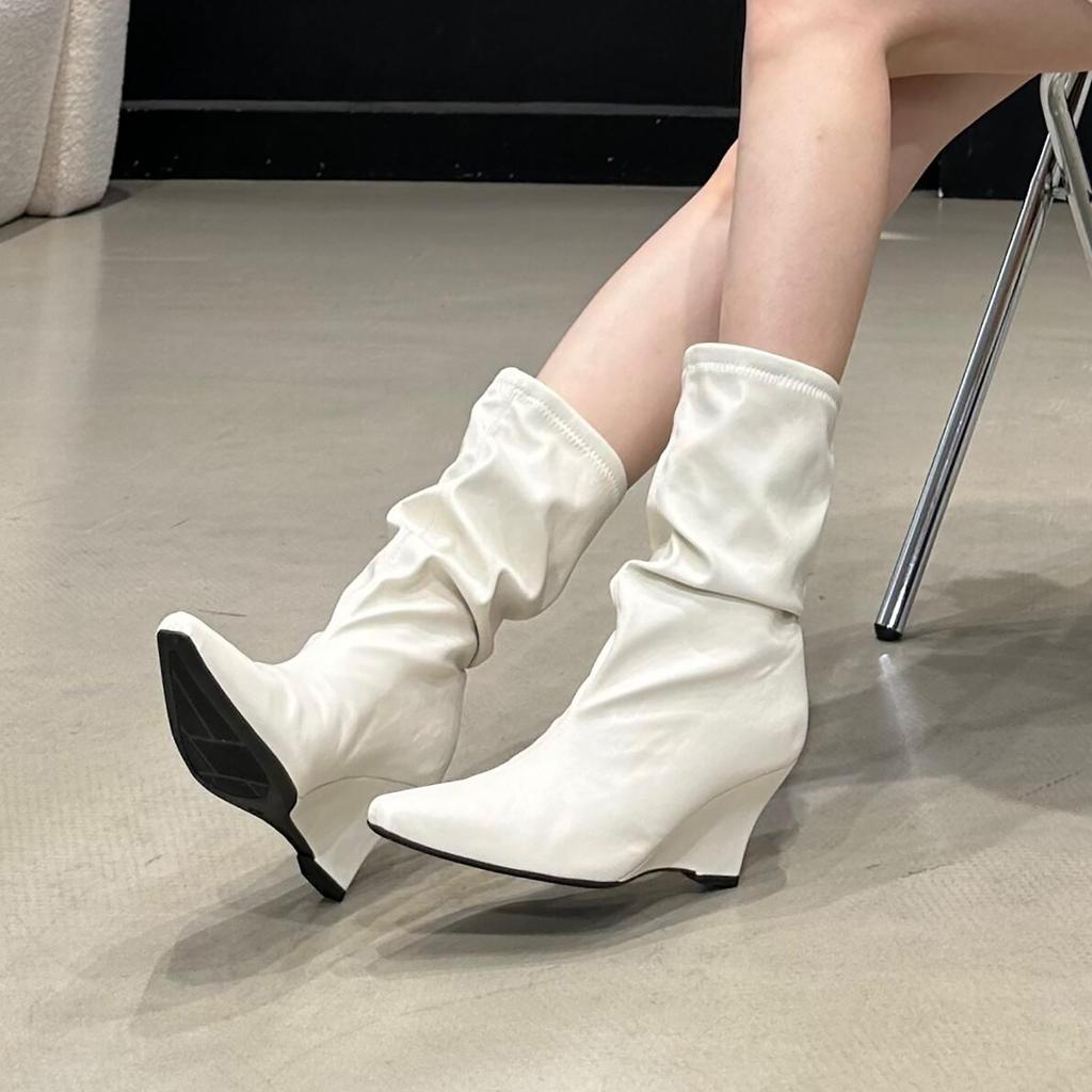 White Martin Boots Women's 2025 New European and American Versatile Pointed Toe Heel Elastic Thin Medium Tube Stacking Boots.
