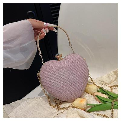 Pochette de soirée élégante en forme de cœur avec chaîne - Un modèle polyvalent et stylé