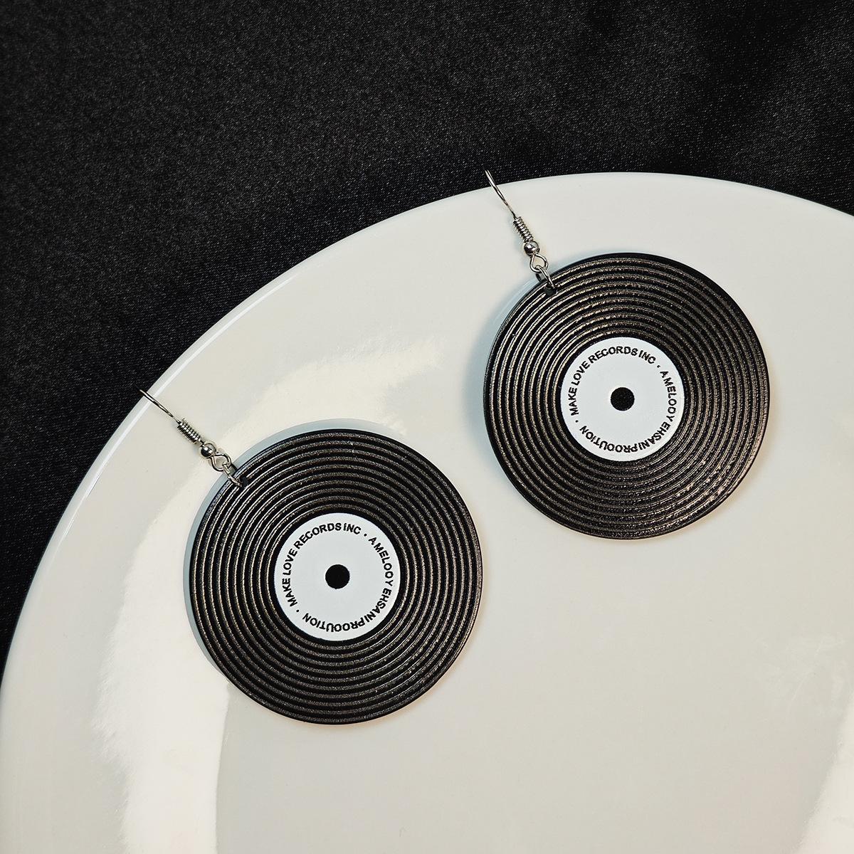 

Винтажные серьги-проигрыватель с нотками минимализма — женские серьги-подвески с геометрическим кругом чёрный