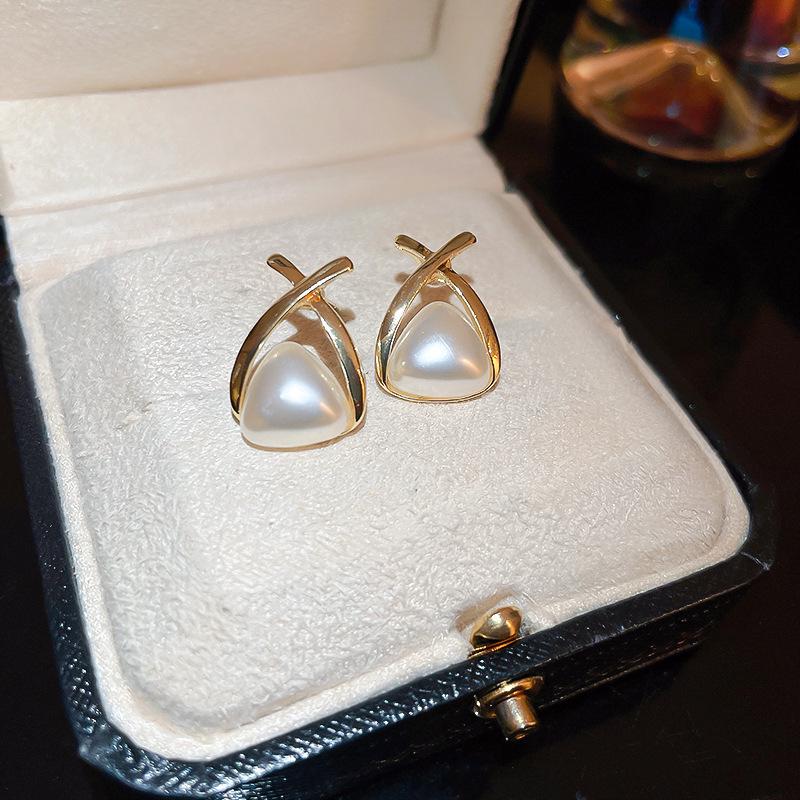 Elegant Zircon Pearl French Retro Luxury Earrings 2025