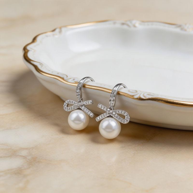 New earrings, ear hooks, short symmetrical bow pearl earrings, personalized simplicity and temperament, small earrings for women