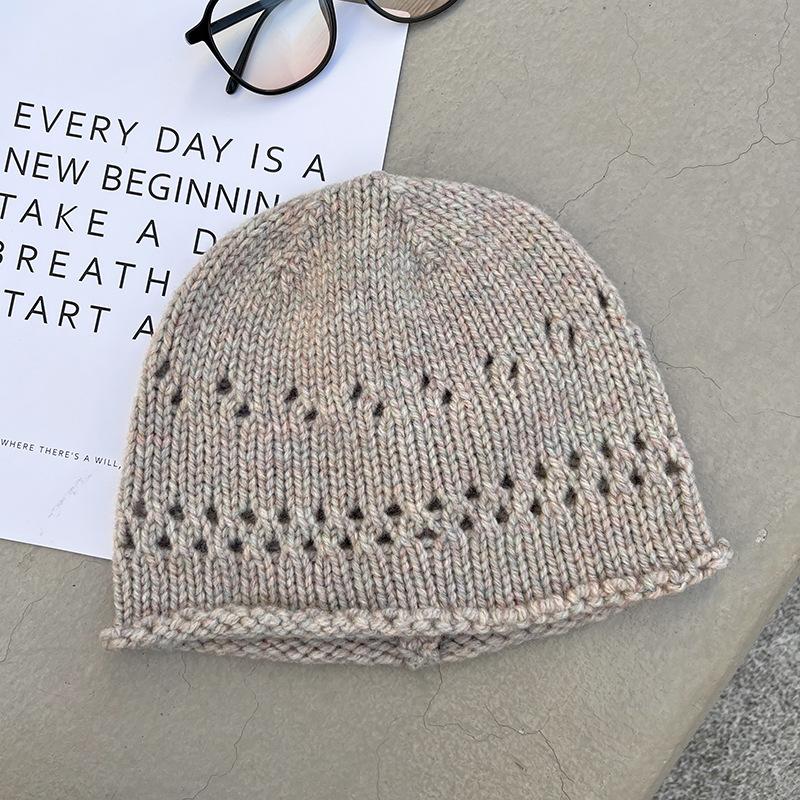 The New Woolen Pullover Hat Is Feminine  Warm and Ear Protecting. The Woolen Knitted Hat Makes The Face Look Smaller and Is A Retro Cold Hat