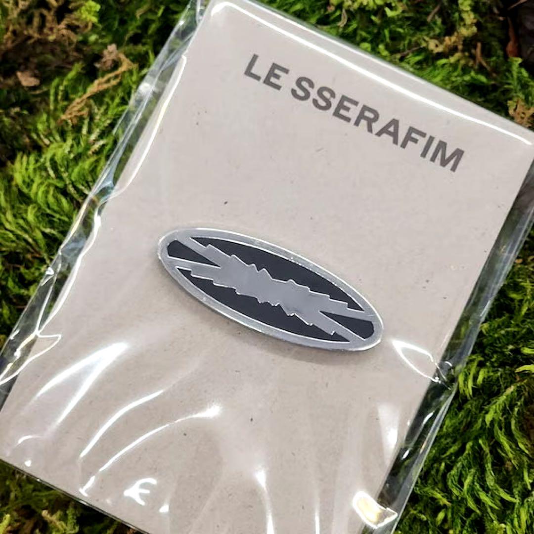 

[USED] LE SSERAFIM 2023 POP UP OVAL BADGE