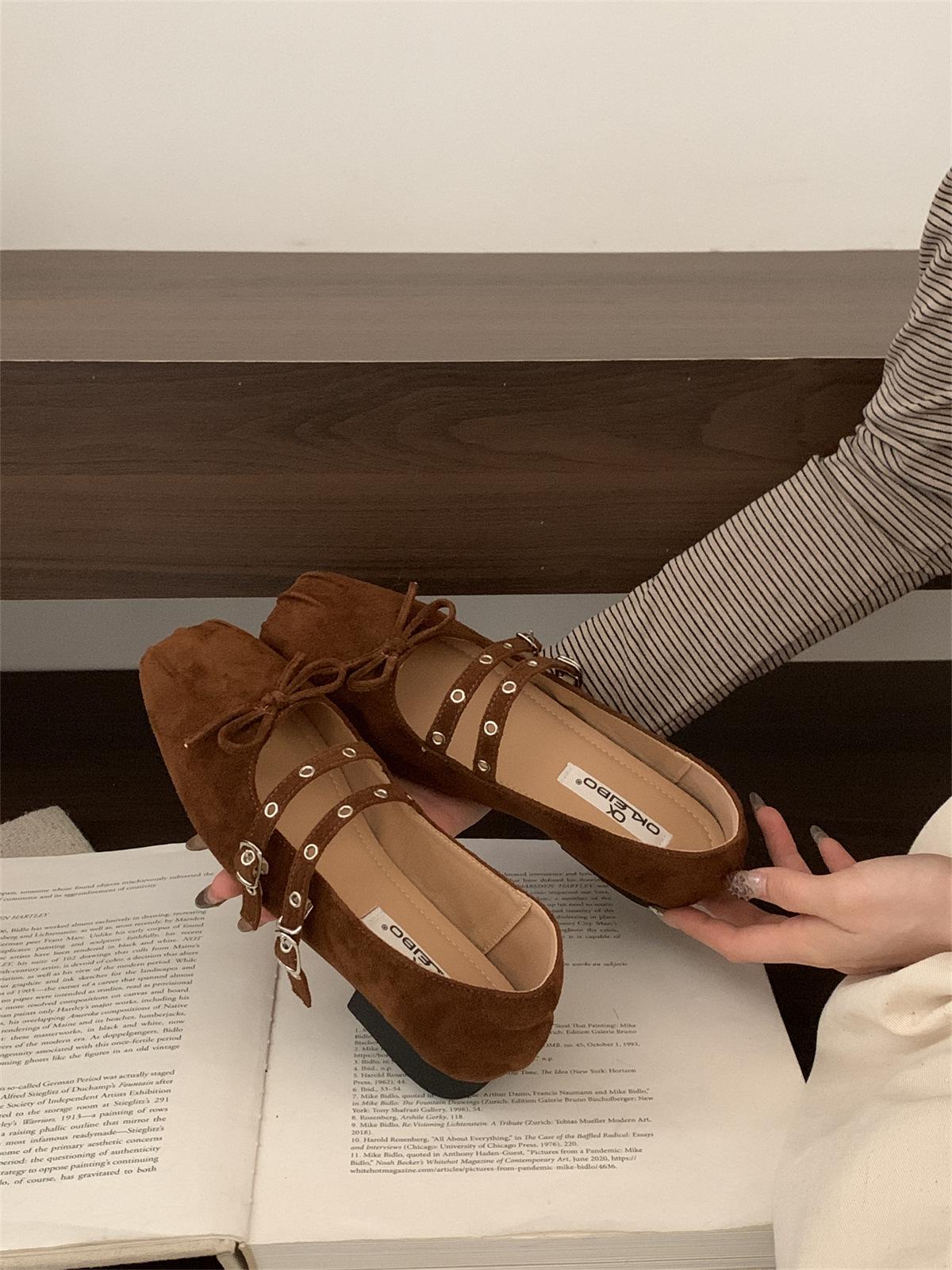

Retro French low-heeled riveted Mary Jane shoes women s ballet shoes 2025 new square head evening breeze with skirt single shoes 39 коричневий