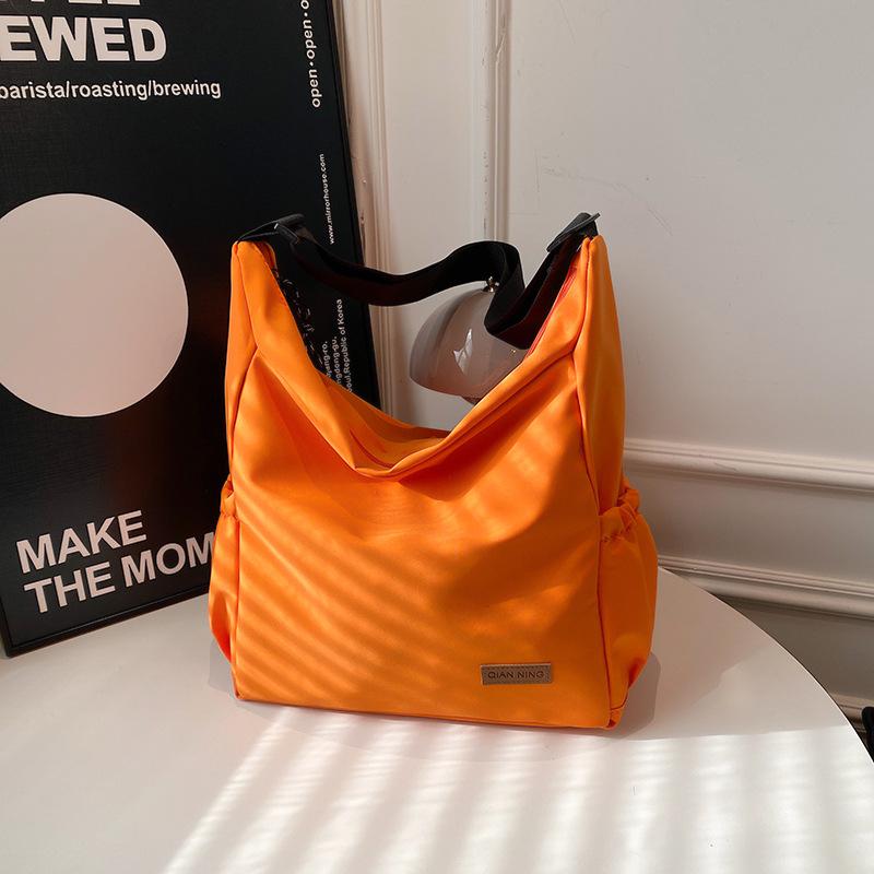 Neue Canvas-Tasche, neue trendige und modische personalisierte Ein-Schulter-Umhängetasche, Messenger-Tasche mit großem Fassungsvermögen.