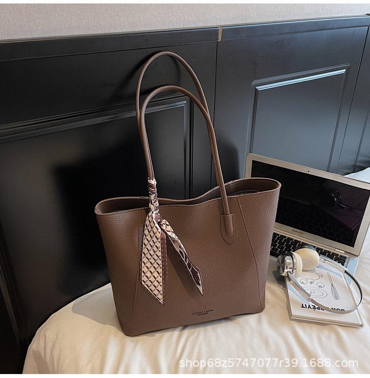 Simple Retro Bag Women's Large Capacity 2025 New Casual Fashion Versatile Shoulder Bag for Work Commuter Tote Bag