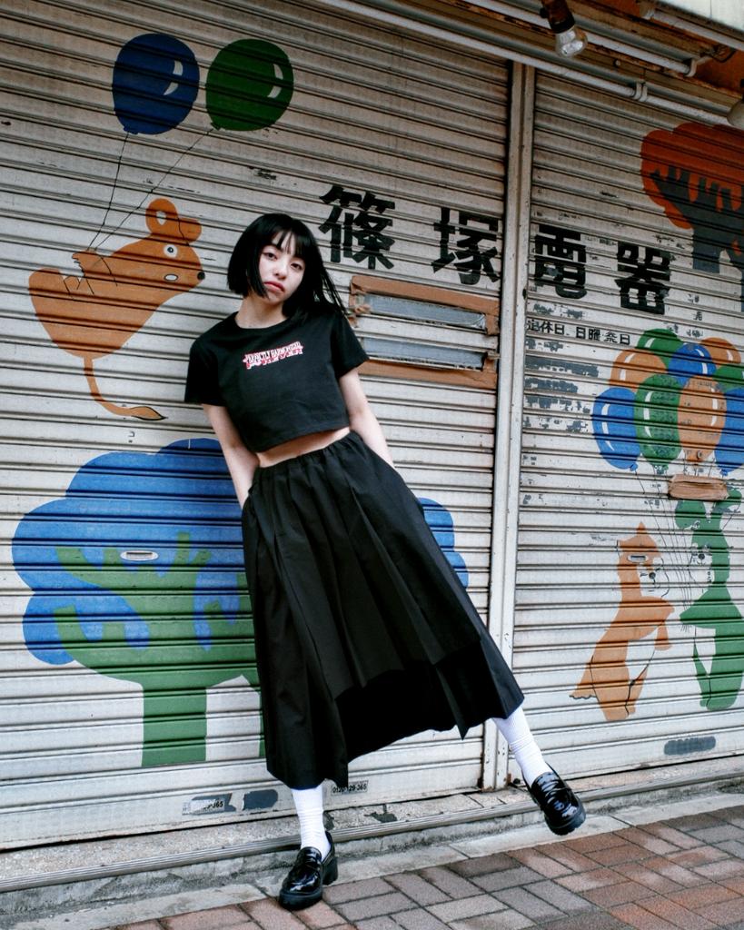 Loaegsyueol Harmony Crop T-Shirts_Black