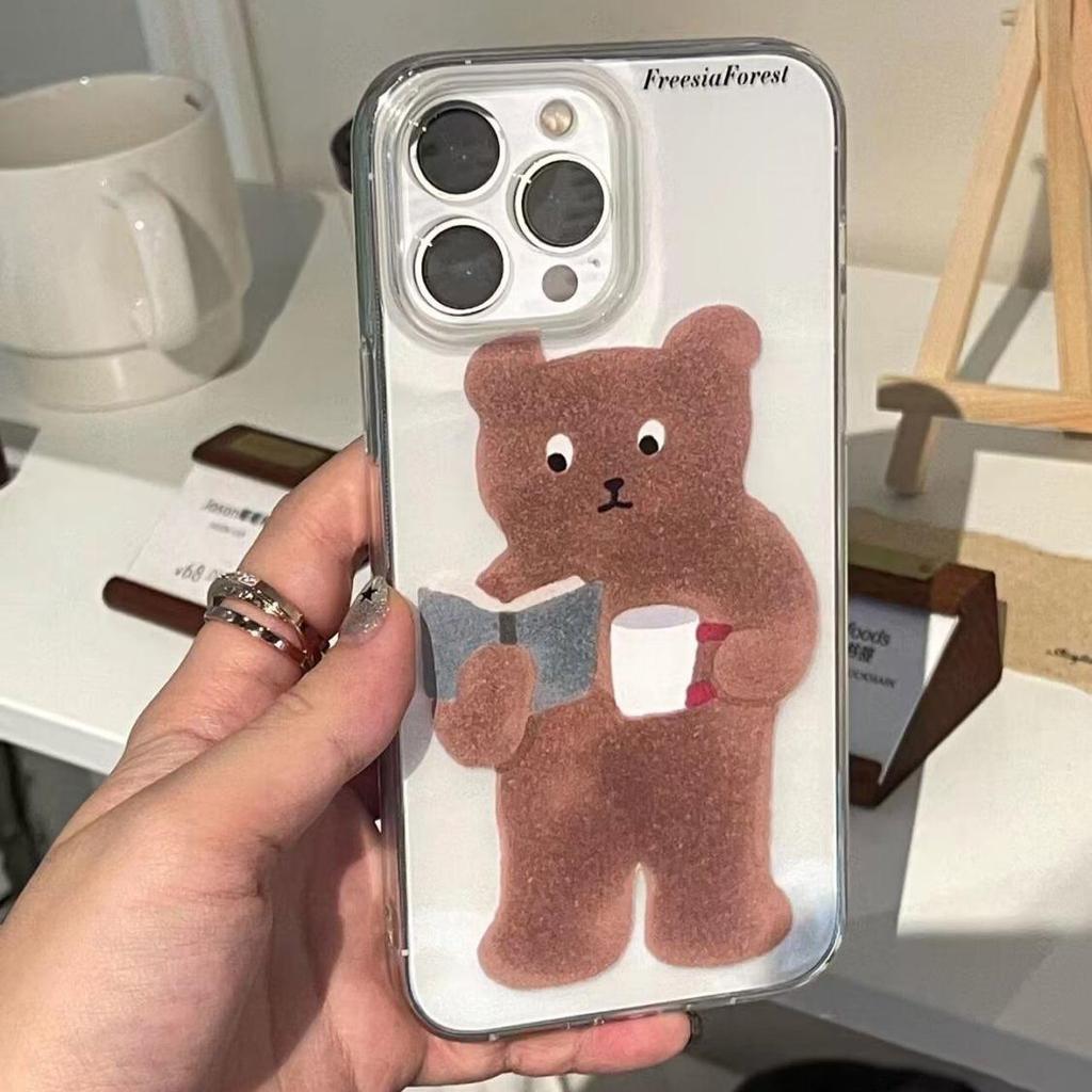 Brown Bear Reading Case Fits Apple 15/14/13/12/11/PRO/PROMAX/XSMAX/XR/XS/X.