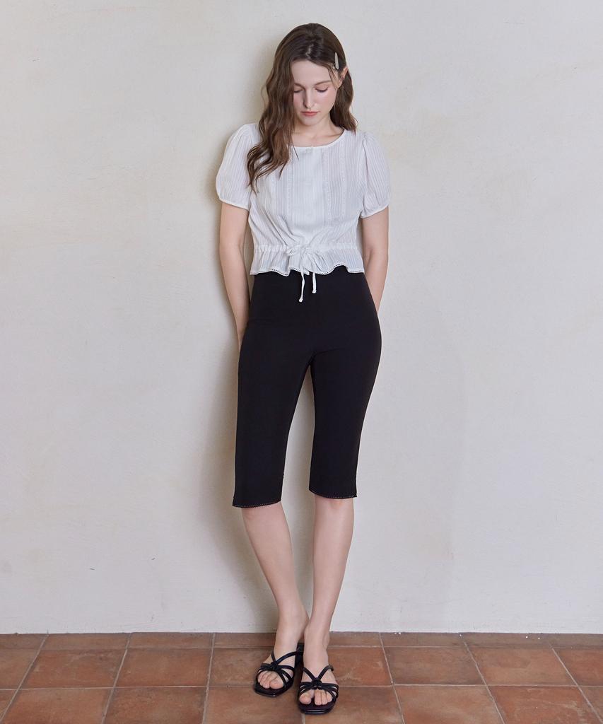 Eosseu Slit Lace Capri Pants (Black)