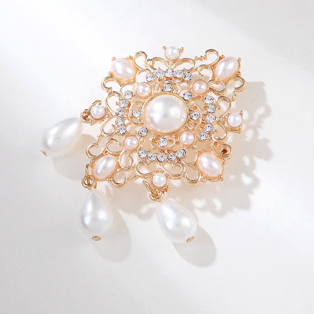 Fashion Court Retro Baroque Style Pearl Coat Brooch Anti-glossy Hundred with Pendant Accessories Long-Lasting Color Exquisite Hypoallergenic Brooch