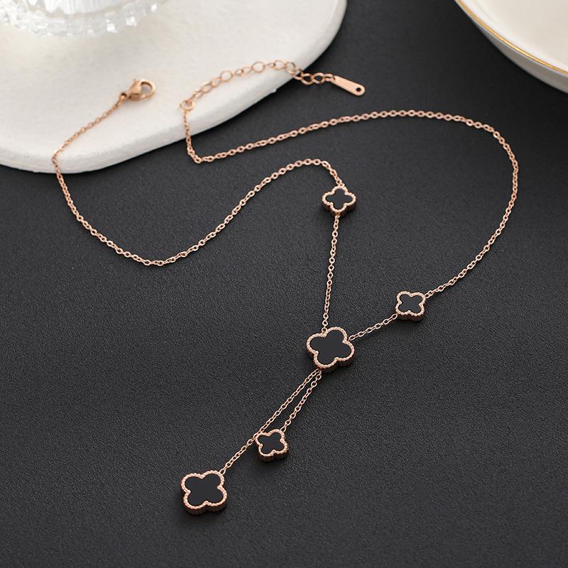 Nieuwe dubbelzijdige klavertjevierketting voor vrouwen, niet-vervagende gefranjerde sleutelbeenketting, nislicht luxe eenvoudige hanger