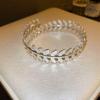 Blatt & Zweig Armreif: Luxuriös, Einzigartiges Design, Vielseitiges Armband im Cold Style